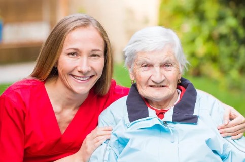 cuidado de ancianos en mesa